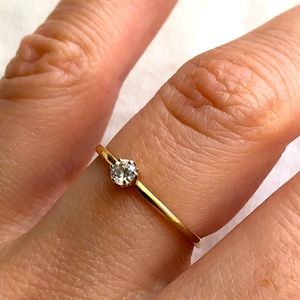 9K yellow gold ring with CZ stone, size 5 1/4 (5.25)
